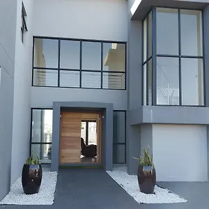 lnd-guest-house.hotels-capetown.com/